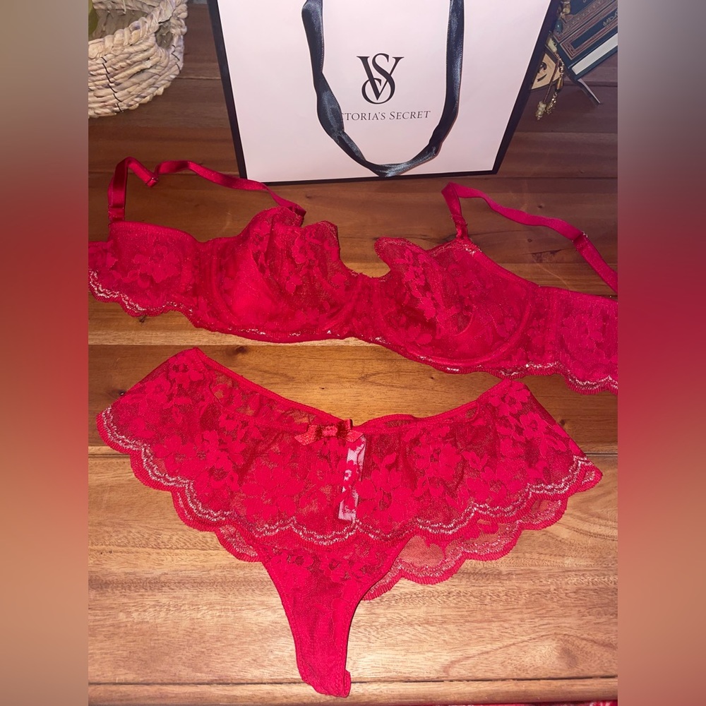 Victoria’s Secret lingerie set dream angels push up without padding and thong